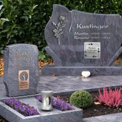 Zusätzliche Aufbringung unserer Design Schrifttafeln als Ergänzung auf vorhandene Grabsteine bzw. Grabmale.